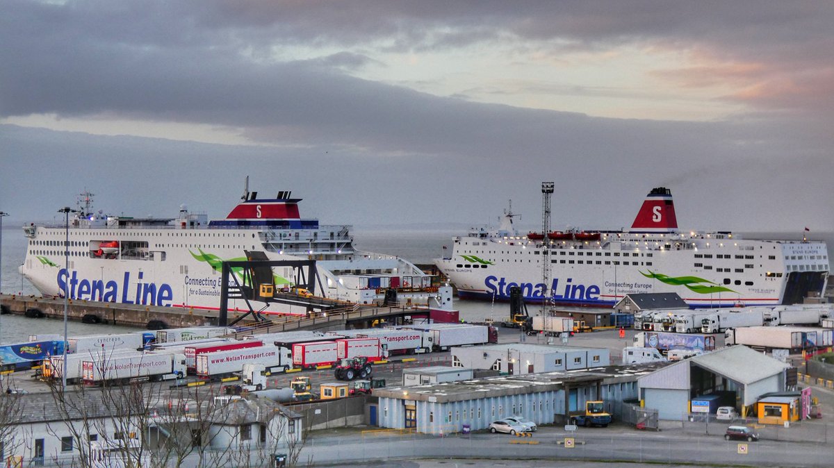SteveCorish's tweet photo. @StenaLine @Echuta Want some battery 🤣she two hours late last night leaving https://t.co/EorObttC3r