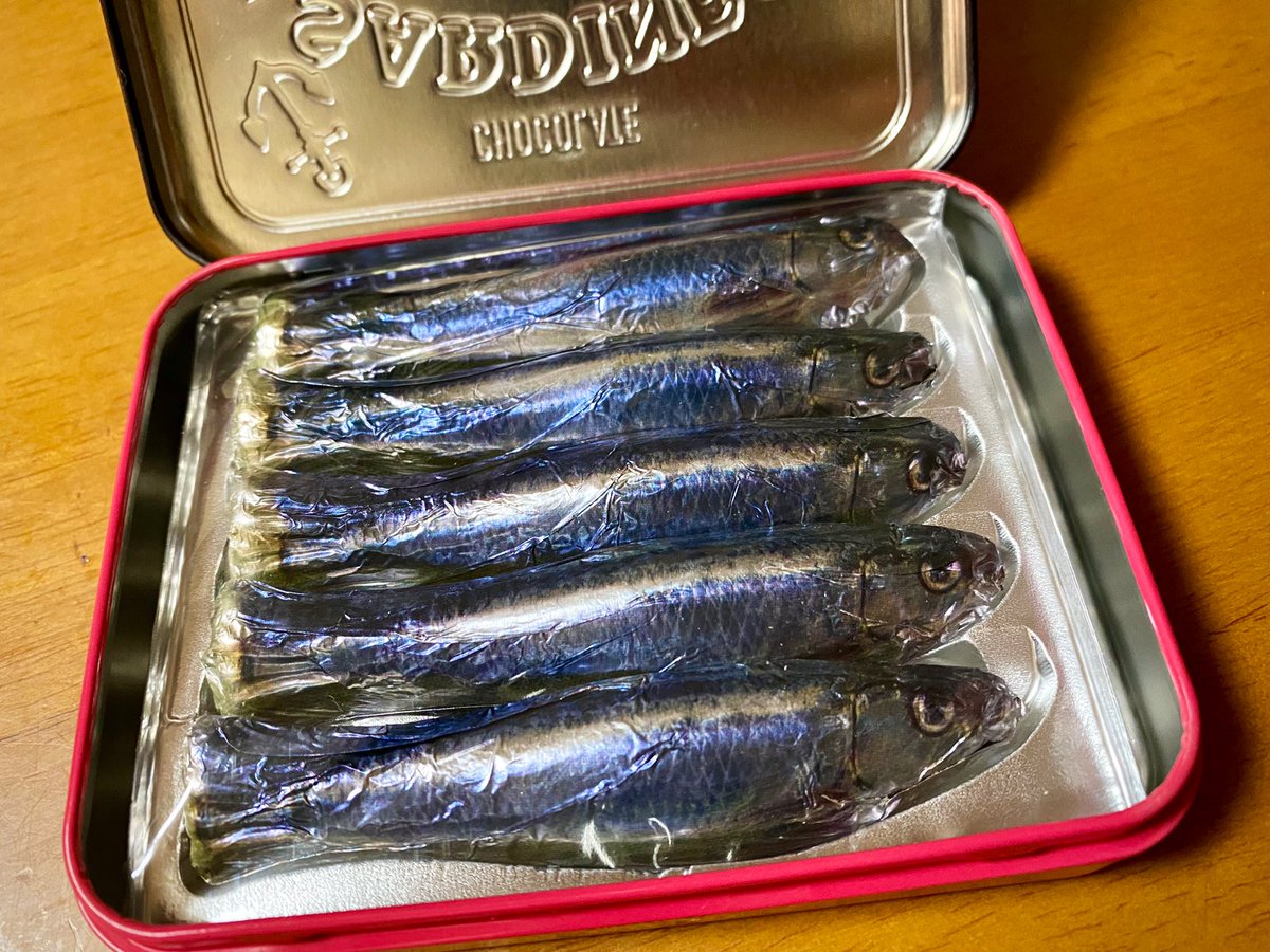 アイ 最寄りのカルディでもカメラ缶は完売で買えなかった ガッカリしながら代わりに買ったオイルサーディン の缶詰風チョコレートの中身が想像以上にイワシでびっくりしている 楽しい アイ 最寄りのカルディでもカメラ缶は完売で買えなかった ガッカリしながら代わりに買ったオイルサーディン の缶詰風チョコレートの中身が想像以上にイワシでびっくりしている 楽しい