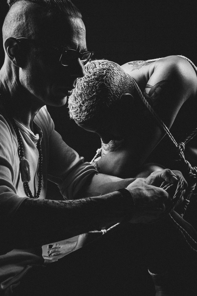TakoOcto's tweet photo. Behind the scenes - Skult - with Marion - shoot by Clyde 

#skulpt #shibari #bondage #objectification #human #object #sexpositive #humannothuman #strange #art #photography #kinbaku #blackandwhite #fineart #ropeart #shibariart #bts https://t.co/XQ6Qqv2H9Y