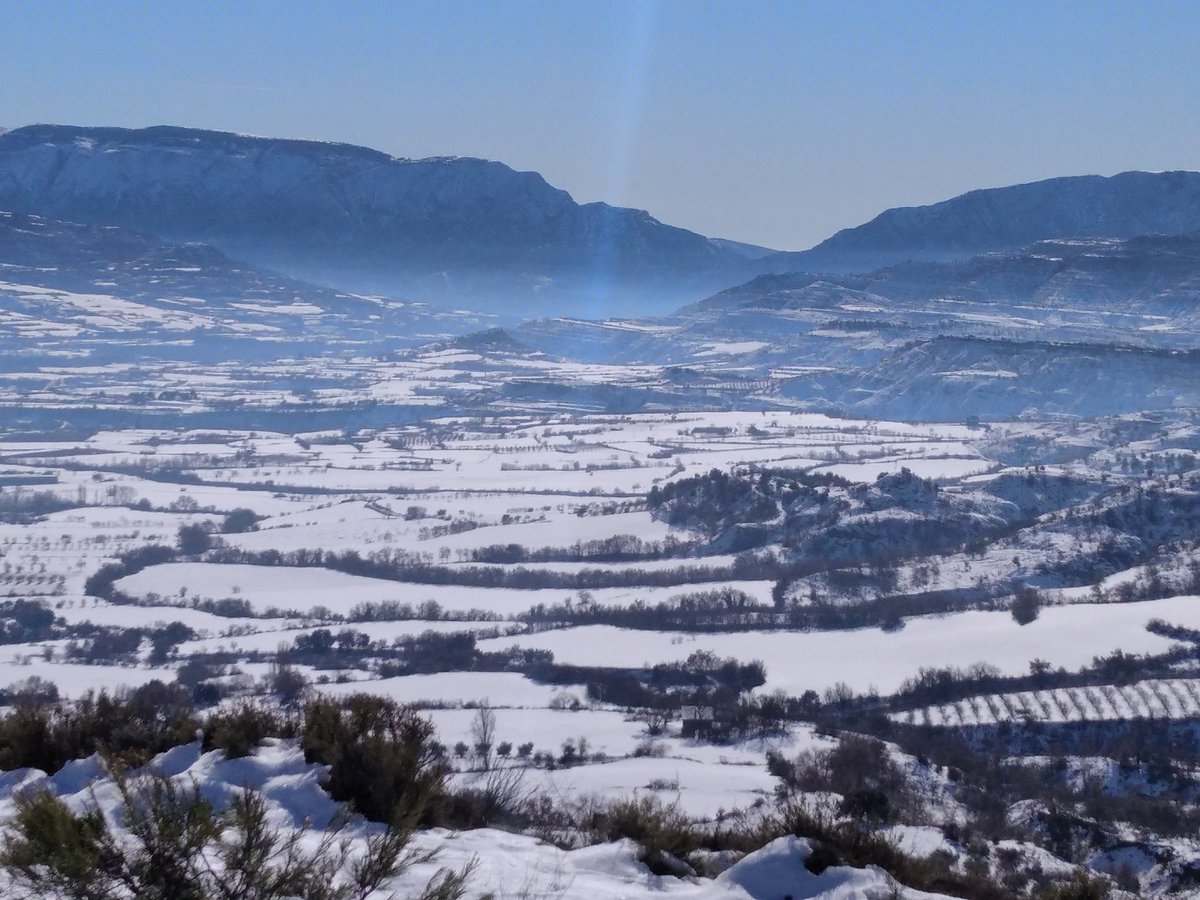 Lourdesmagri's tweet photo. La Conca de Tremp nevada. 🌞❄️ @serradelmontsec @eltempsTV3 #eltempstv3 https://t.co/oe3GbWYCRr