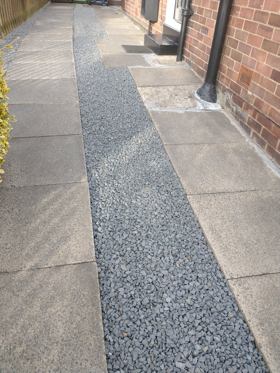 DeedsHouse's tweet photo. New driveway gravel, cleaner and more modern 👍 https://t.co/FRH4A7DBmn