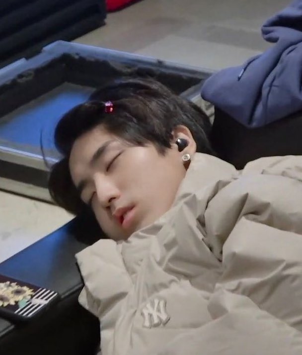 skzpeaxh's tweet photo. — han jisung pics that are in my mind rent free; a necessary thread 🤍✨
#StrayKids #skz https://t.co/ZKdzhj6vFn