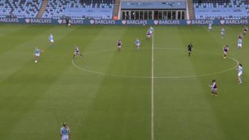 It's an early goal for ManCityWomen!lauren__hemp opens her #BarclaysFAWSL tally for 2021! 👏