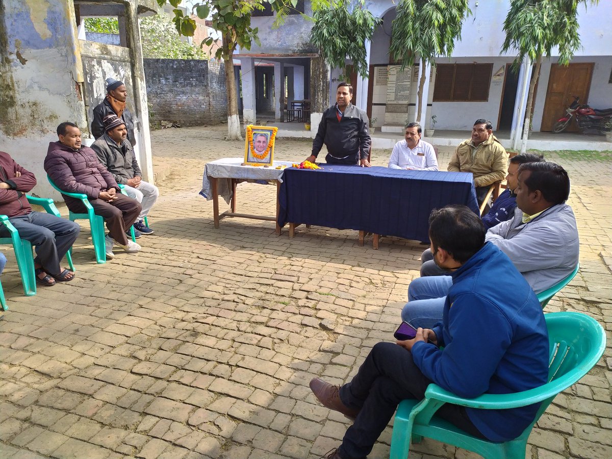 arvindmped's tweet image. माध्यमिक शिक्षक संघ बहराइच के द्वारा शिक्षक संघ के पितामह आदरणीय ओम प्रकाश शर्मा के आकस्मिक मृत्यु होने पर जनपद के वैद भगवानदीन मिश्र गांधी इंटर कॉलेज में एक शोक सभा का आयोजन किया गया।
@Ex_MLC_OP_SHARMA अमर रहे
@Dinband08951362 
@akpkm 
@AmarUjalaNews 
@JagranNews