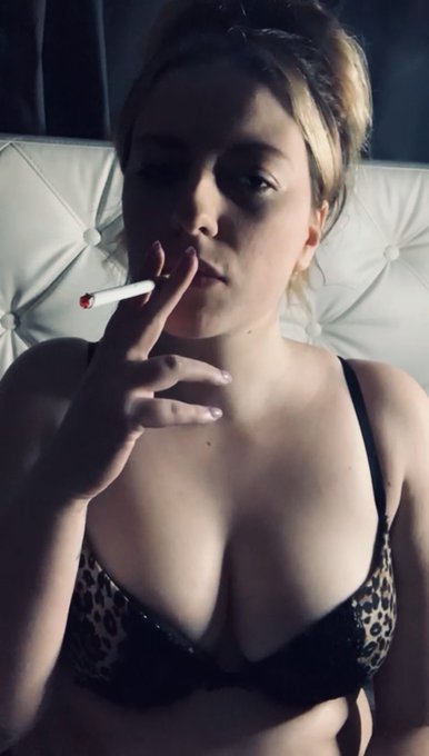Bet you can’t stop thinking about me! 🍆💦 #smokingfetish #hotsmoker https://t.co/FtgwIzxyZJ