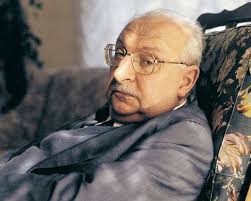 rivarol_antoine's tweet image. "Si avrà una tendenza a coincidere potere e inettitudine. La società verrà affidata alla lungimiranza dei miopi, alla creatività degli impiegati d'ordine, allo spirito di indipendenza dei servi." Giorgio #Manganelli