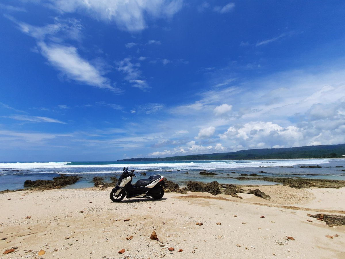 madjonk's tweet photo. Bike, ocean and blue sky https://t.co/NR5B9SuX4A