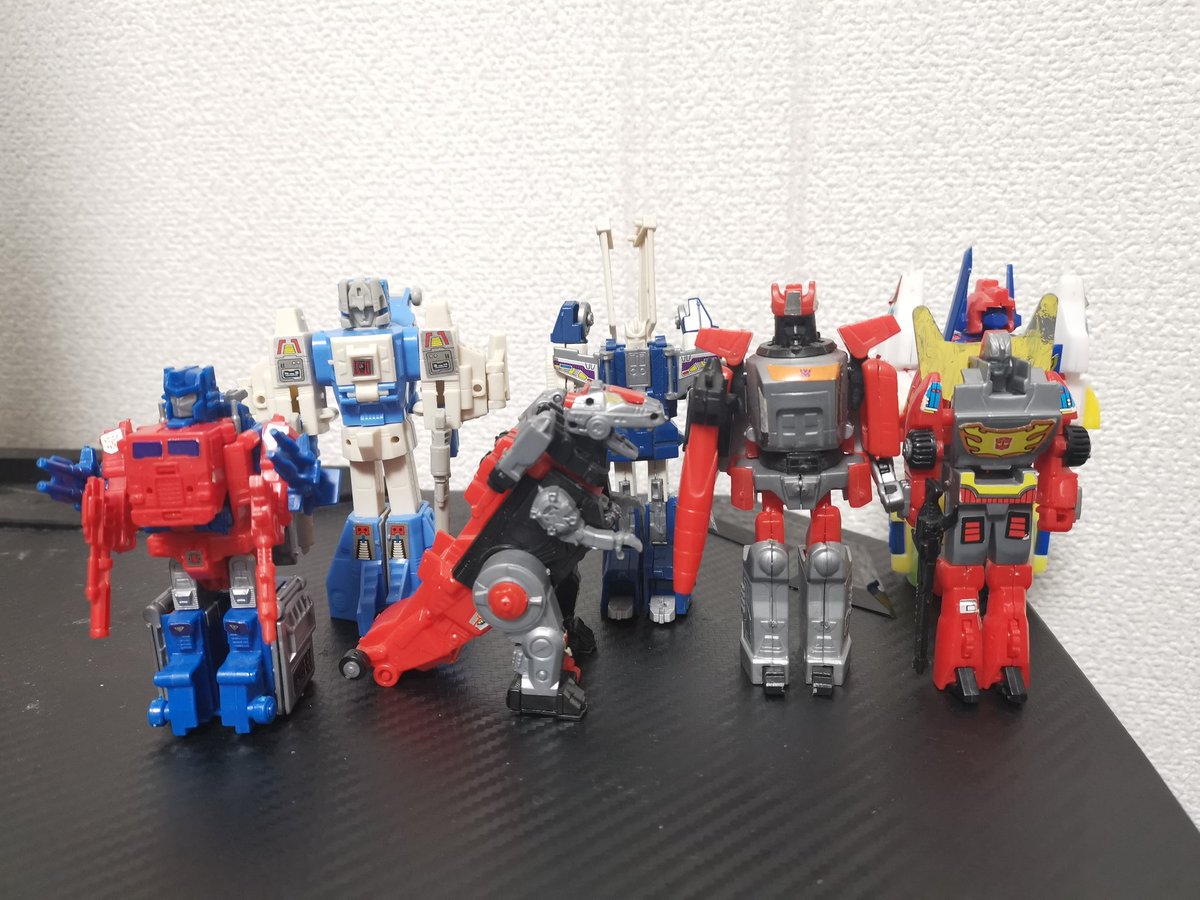 メルカリで旧カバヤ トランスフォーマーガムのジャンクまとめ売りを1万円で買いました。すでに持ってるのや、当時持ってたものもあるけど、並べてみるとけっこうサイズ差あるんですね。ラインナップと状態を忘れるのでここにメモしておこう…