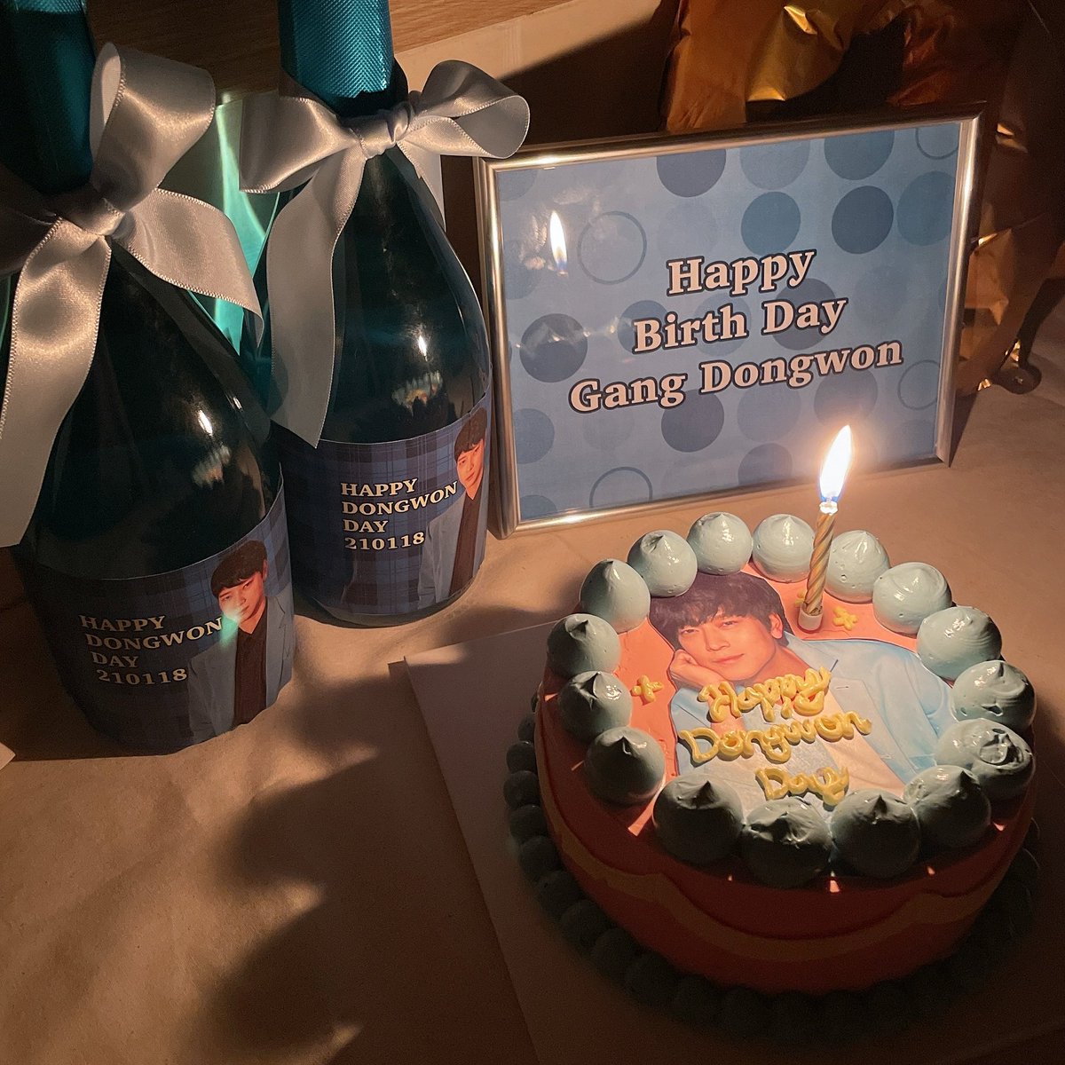 CHAMSAL_'s tweet photo. 생일 카페 가야해서 이만 자러,, 동원 밤 되세요🎂 https://t.co/wcoA0Op7K4