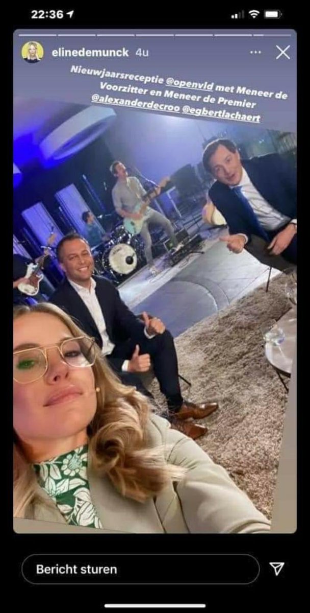 NatasjaV79's tweet photo. @openvld de schande voorbij! Blabla hier en daar over voldoende afstand en verluchting?! DIT had ik hier met Kerst en Nieuwjaar perfect kunnen realiseren maar nee: een monsterboete dan! Waar zit jullie boete nu?! En voorbeeld?! https://t.co/aa4AjavWpk