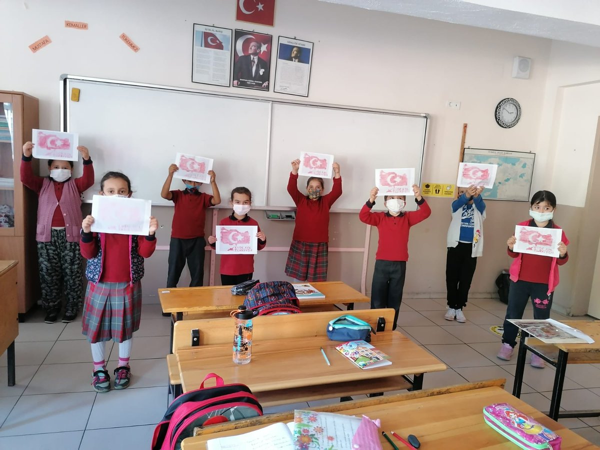 YunusRN5's tweet photo. Eğitim bizim için heryerde
Maske +Sosyal Mesafe+Hijyen
@ziyaselcuk 
@tcmeb 
@mdikici45 
@ManisaMeb 
@GordesMEM 
@Ibrahimcoskunc1  
#Gördesteeğitim
Okulumuzda mesafeli eğitim https://t.co/Lxav3fsYK7