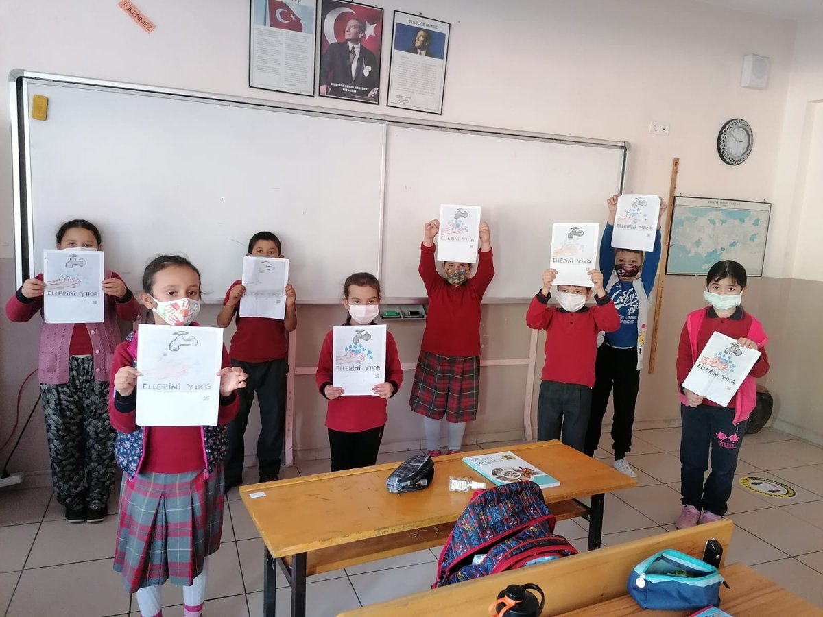 YunusRN5's tweet photo. Eğitim bizim için heryerde
Maske +Sosyal Mesafe+Hijyen
@ziyaselcuk 
@tcmeb 
@mdikici45 
@ManisaMeb 
@GordesMEM 
@Ibrahimcoskunc1  
#Gördesteeğitim
Okulumuzda mesafeli eğitim https://t.co/Lxav3fsYK7
