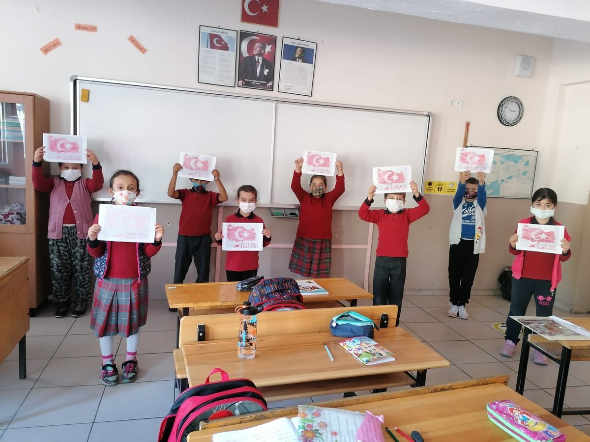 YunusRN5's tweet photo. Eğitim bizim için heryerde
Maske +Sosyal Mesafe+Hijyen
@ziyaselcuk 
@tcmeb 
@mdikici45 
@ManisaMeb 
@GordesMEM 
@Ibrahimcoskunc1  
#Gördesteeğitim
Okulumuzda mesafeli eğitim https://t.co/Lxav3fsYK7