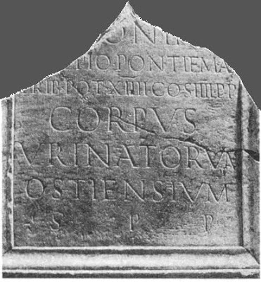 Ces nageurs étaient organisés en collège (association professionnelle) dont on retrouve des inscriptions. Malgré un contrat préalable, la rémunération de la cargaison, une fois remontée devait faire l'objet de discussions, si on en juge par les procès initiés par les urinatores!