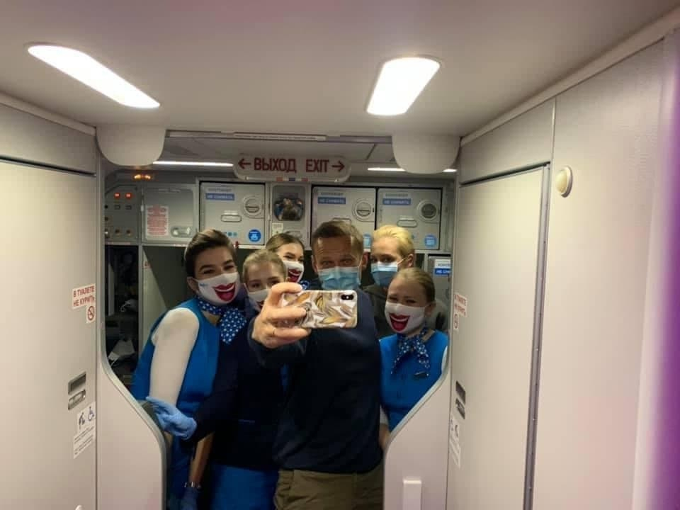 Er82GMeXIAMZoJp?format=jpg&name=medium