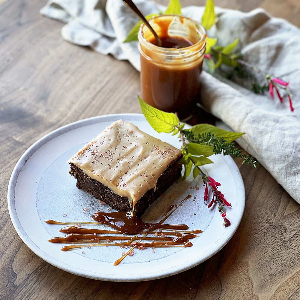 MacrinaBakery's tweet photo. Have you tried our new Salted Caramel Brownie yet? The newest addition to our Valentine's Day menu is a delicious combination of salty and sweet. Shop our Valentine's Day menu online at https://t.co/3sVlMLAZKH
#macrinabakery #saltedcaramelbrownie #seattlecafe #saltedcaramel https://t.co/2YG3mMISNk