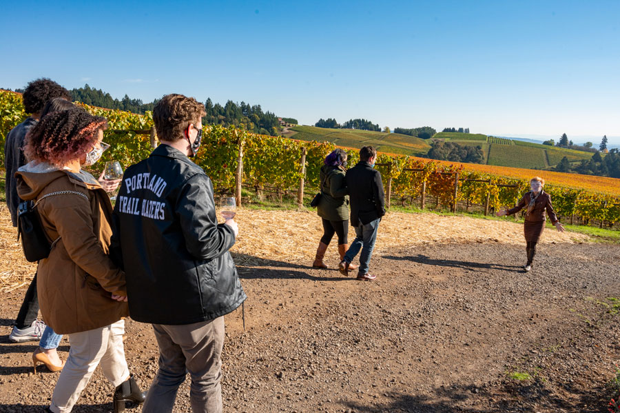 🌄Vineyard hikes with a wine flight and lunch are BACK!  Book your reservation at the link in our profile or call 503-580-1696.