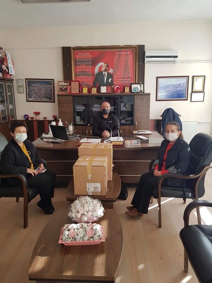 Ibrahimcoskunc1's tweet photo. Kadınlar Derneğince örülen bereleri Öğrencilerimize dağıttık.

@ziyaselcuk 
@tcmeb
@il_mem_45
@mdikici45 
@GordesMEM
@ibrahimcoskunc1
@BlentSEMERC
#Gördesteeğitim https://t.co/5HZSyPJ95Q