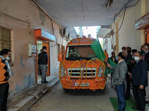 कलक्टर ने मुद्रा रथ किए रवाना
बारां, 13 जनवरी। बारां जिला विशेष ध्यान केन्द्रित जिलों में शामिल है, अतः नाबार्ड द्वारा बारां जिले हेतु बडौदा राजस्थान क्षेत्रीय ग्रामीण बैंक को मुद्रा रथ प्रदान किया गया है
<a href="/bankofbaroda/">Bank of Baroda</a>