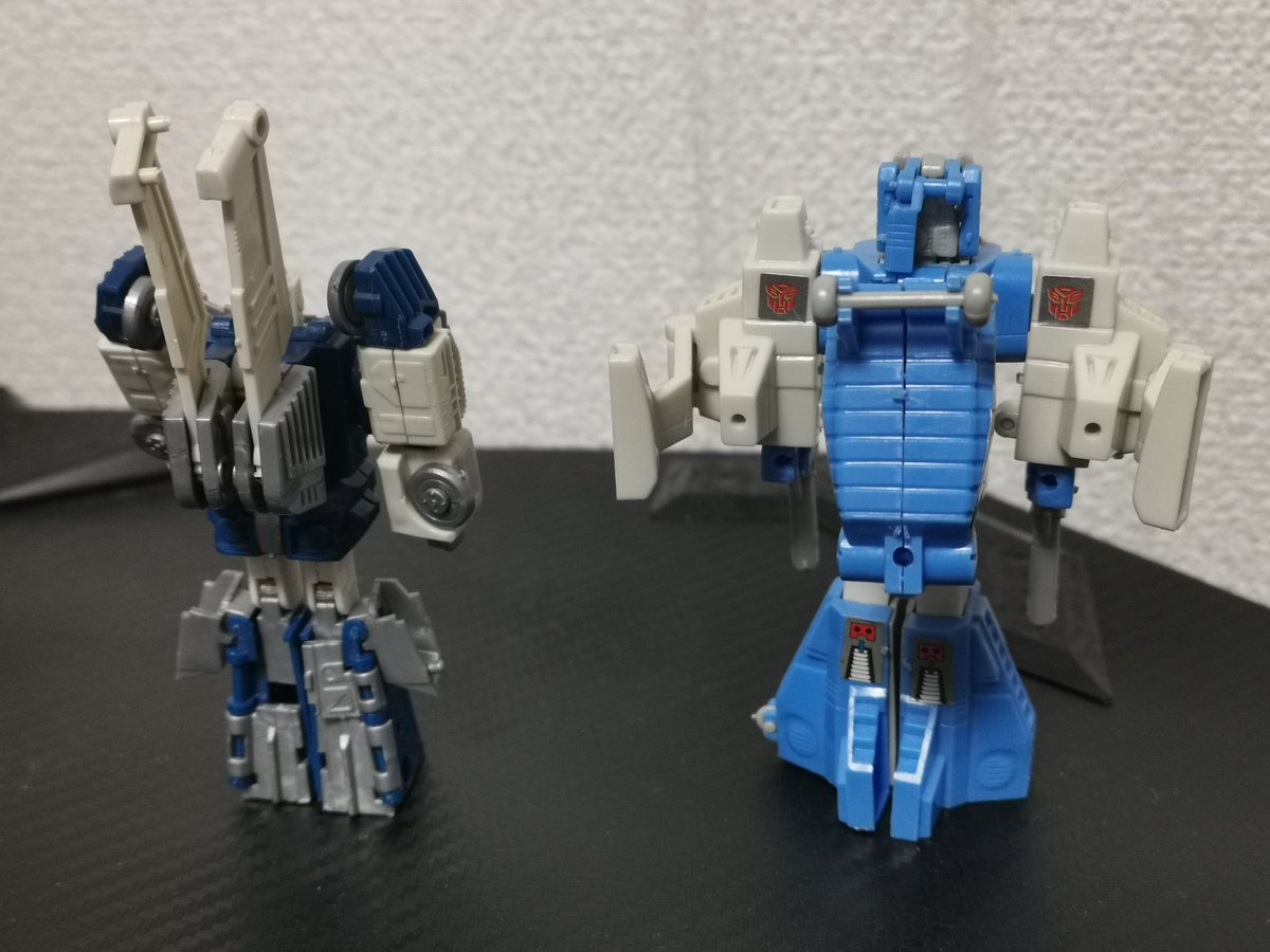 ハイブロウはでかいしめちゃめちゃ出来がいいですね（元玩具がシンプルだからかな）。ヘッドマスターの右足とローター両方が欠品。シックスショットは武器2個欠品。左足のパネル1個欠品。オオカミの頭はあるようだがきついので無理に出すのはやめておこう。