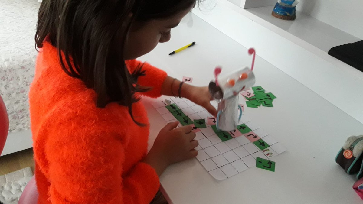 HALLTOK's tweet photo. Halil Mandacı İlkokulu 4/B Sınıfı öğrencilerimiz Robot yapımına ve kodlamaya devam ediyor.
#akhisardaeğitim
@ziyaselcuk @manisavaliligi @Valikaradeniz @MevlutOZMENN @il_mem_45 @mdikici45 @argemanisa @manep2023 @MucenNusret @SULEYMAN_MERMER @KamileGKALP1 https://t.co/B4esyZFtu1