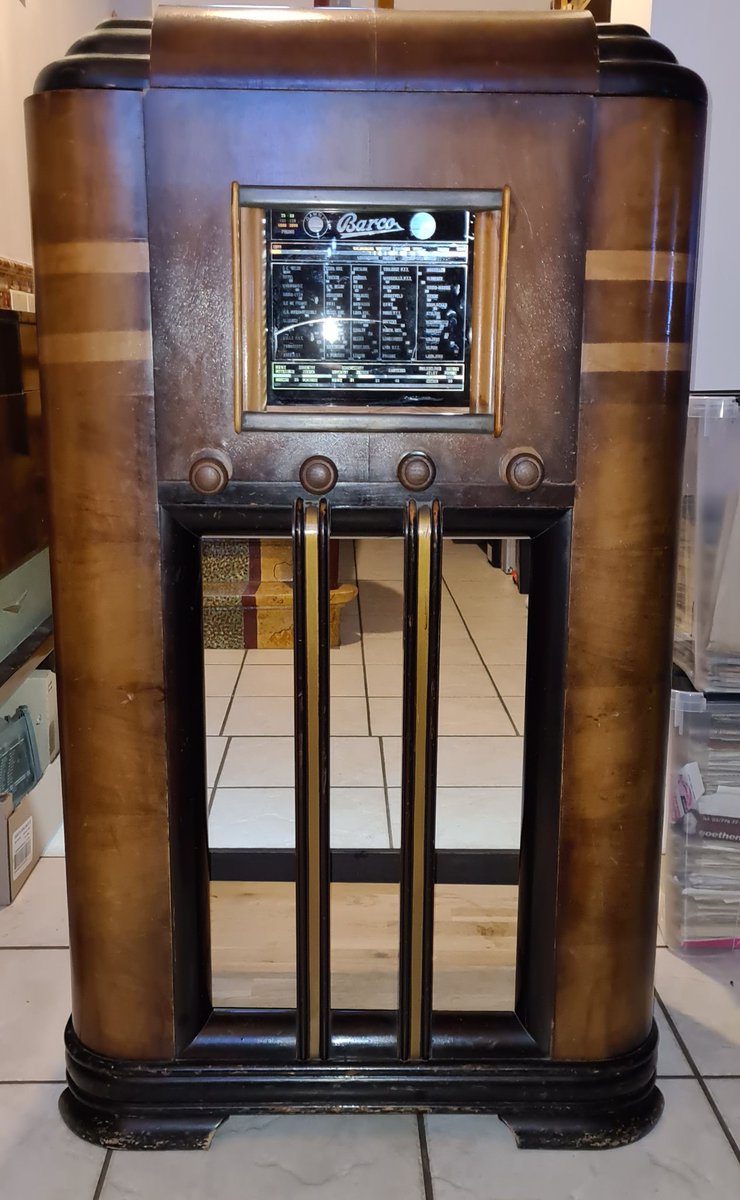 Ribstick's tweet photo. What a shame some people ruin such rare radios to transform them into a bar. 😥
Barco Mistral, anno 1938.. let's hope I can make it complete again one day.. https://t.co/jcB9eqlh80