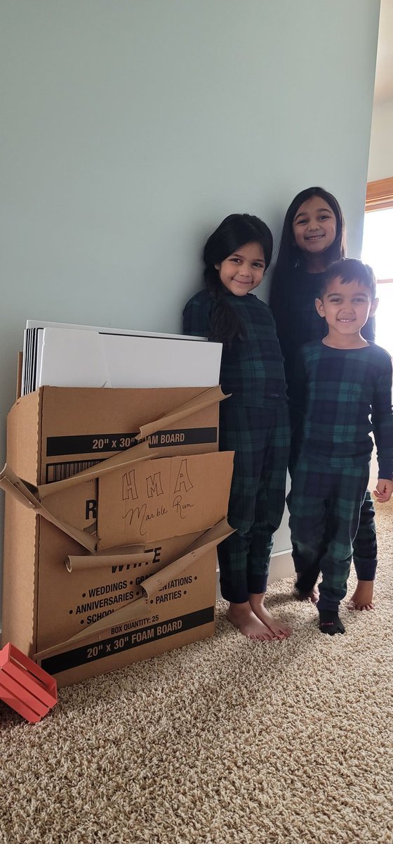 #MineolaSTEAMNight @MeadowDrMineola @Mrs_Fiocco @Ms_Amendoeira <a href="/MrsAndreuzzi/">MrsAndreuzzi</a> <a href="/MissKeblish/">Miss Keblish</a> after several design modifications coupled with some trial &amp; error we have a fully functioning marble run.