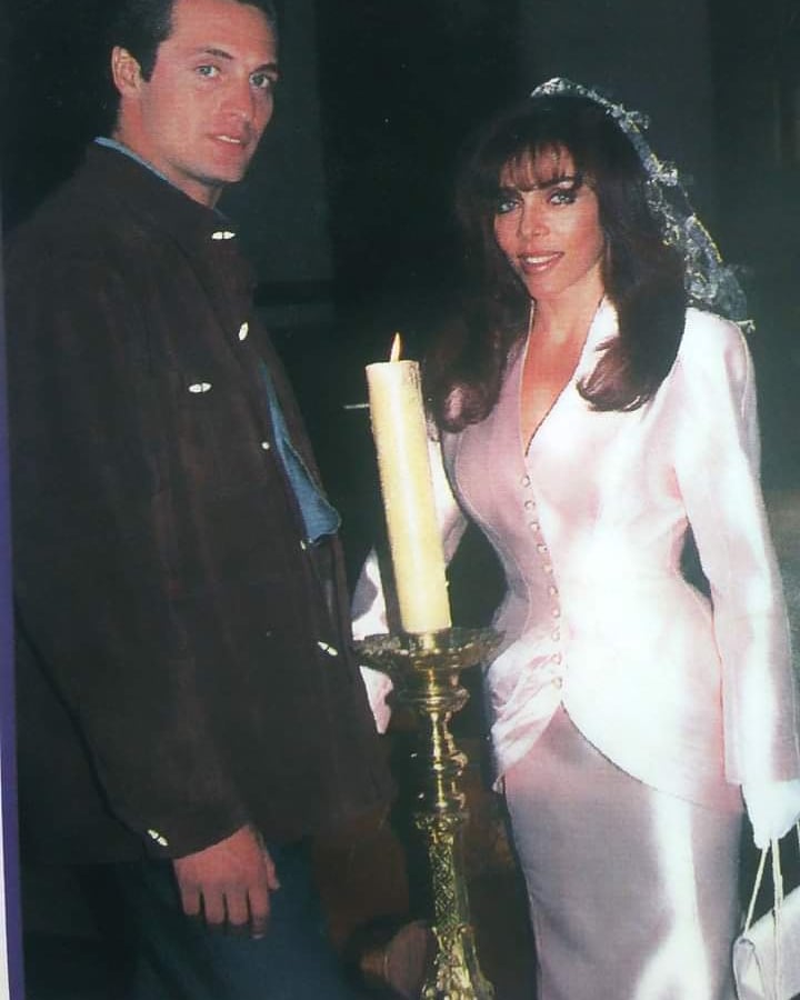 leslyiizquierdo's tweet photo. Pueblo Chico Infirno Grande
😍 Leonarda y Genaro ♥️
@vrocastroficial @juansolervalls #leonarda #genaro #penadeamor #pueblochicoinfiernogrande #reinadelastelenovelas #chaparritaconsentida #laveroeslavero #abueverocastro #mipropositoerestu #miejemploaseguir
Felíz Domingo 🙏🏻♥️ https://t.co/TB2ki0ldGW
