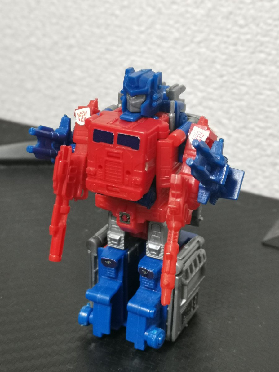 スーパージンライ。コンテナの車輪2個欠品。しかしシールもきれいで状態はかなりいい感じ。顔とか排気管とか、グレーパーツの配置が巧みで素晴らしい！