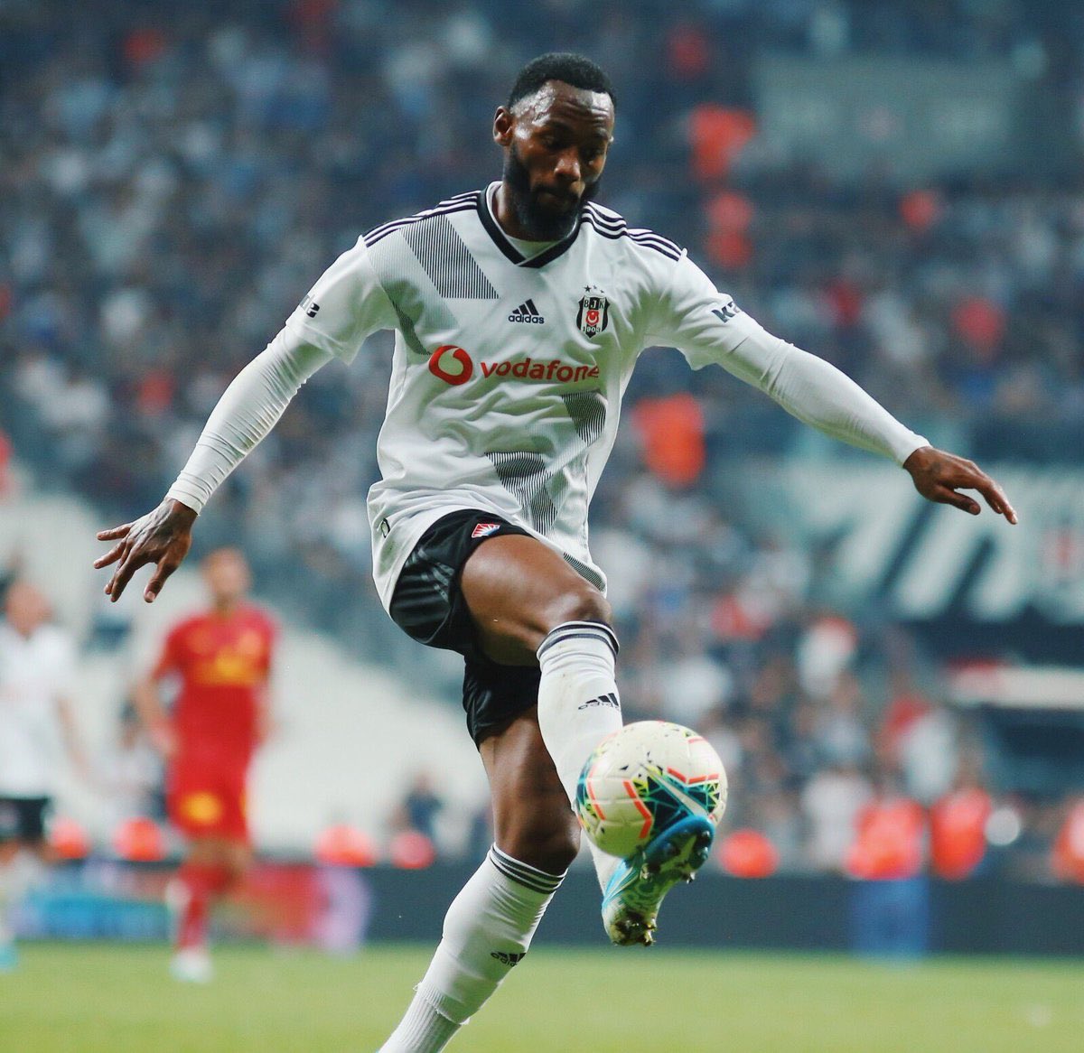 Cebotelli's tweet photo. N’KOUDOU KUDURTURDUUUUUUU #NKOUDOU #FATIHTERIMOUT #BJKGS #GSOUT https://t.co/Z6xPlqkJn4