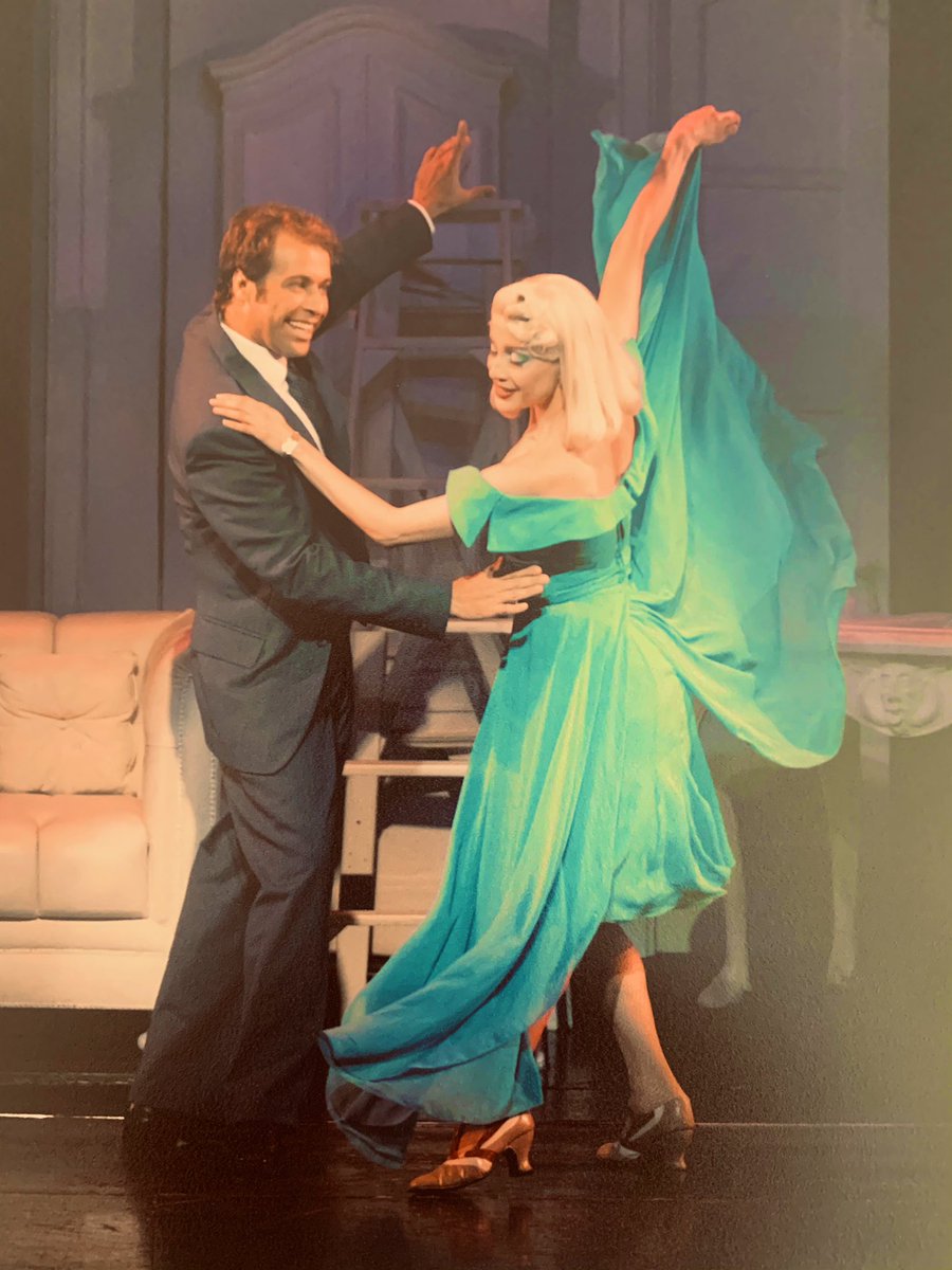 NataliaSosaDiva's tweet photo. ¡Hoy tiene que ser un lindo día! Así qué...Ahí te va un regalito(y a todos) de mi colección particular @juanmabernalch 😉
Incluyendo al loquillo de @CalvActor 😜 #LosProductores #TheProducers  #TeatroMusical #recuerdos #escenarios #LeoBloom #MaxBialystock https://t.co/0E50G44Ndh
