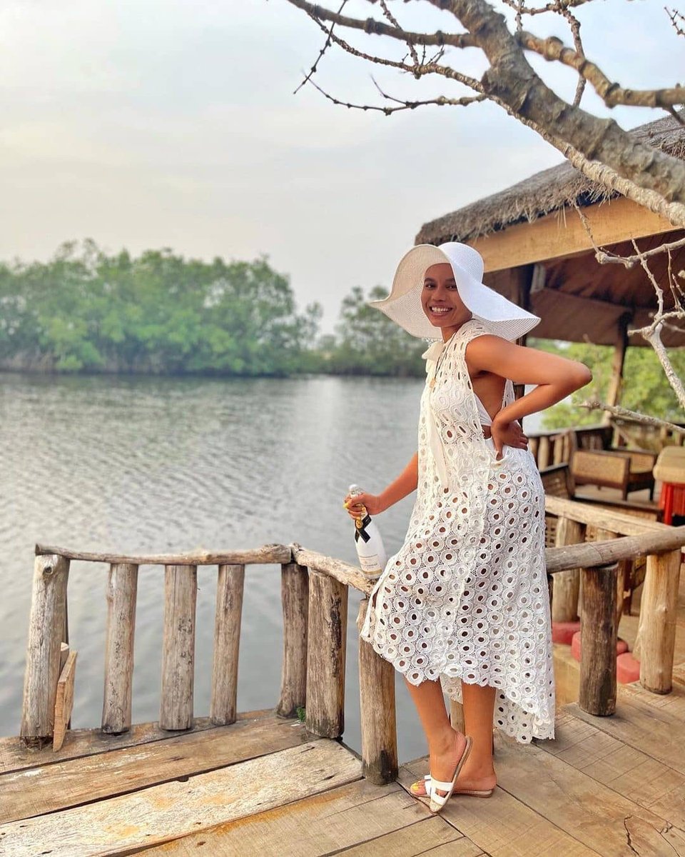 It's not how much we have , but how much we enjoy, that makes happiness 😂😂😂😂😂
Happy Sunday from @nancyisimeofficial
Rate this picture with an emoji 😍😍😍😍😍😍😍.
.
.
.
.
.
.
.
.

#takeafrica #madeinlagos #laughnigeria 
#makeupartistinnigeria #naija