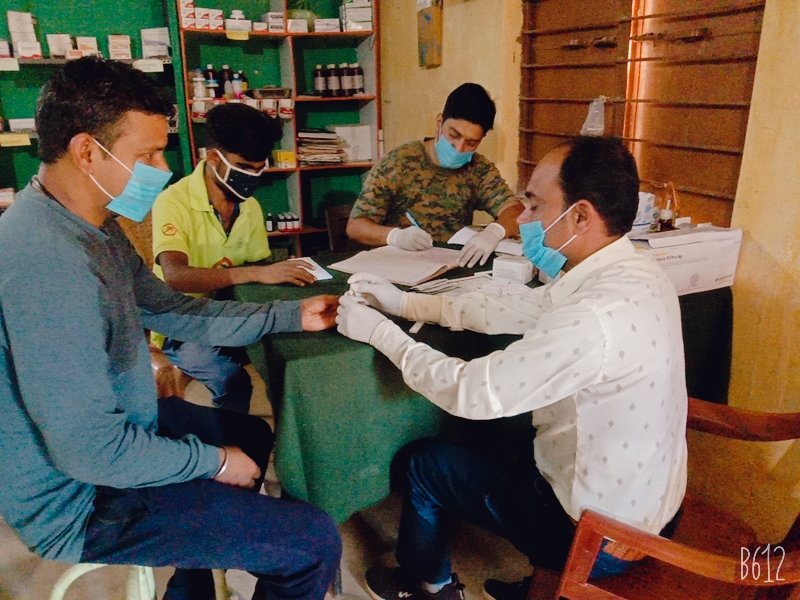 DKondagaon's tweet photo. Kondagaon#Malaria screening # Out reach tribal village Hadeli malaria screening 
@MoHFW_INDIA @cghealth_ @fhi360 @GodrejGroup @bhupeshbaghel @TS_SinghDeo @DC_Kondagaon https://t.co/vAOYqd0dTH