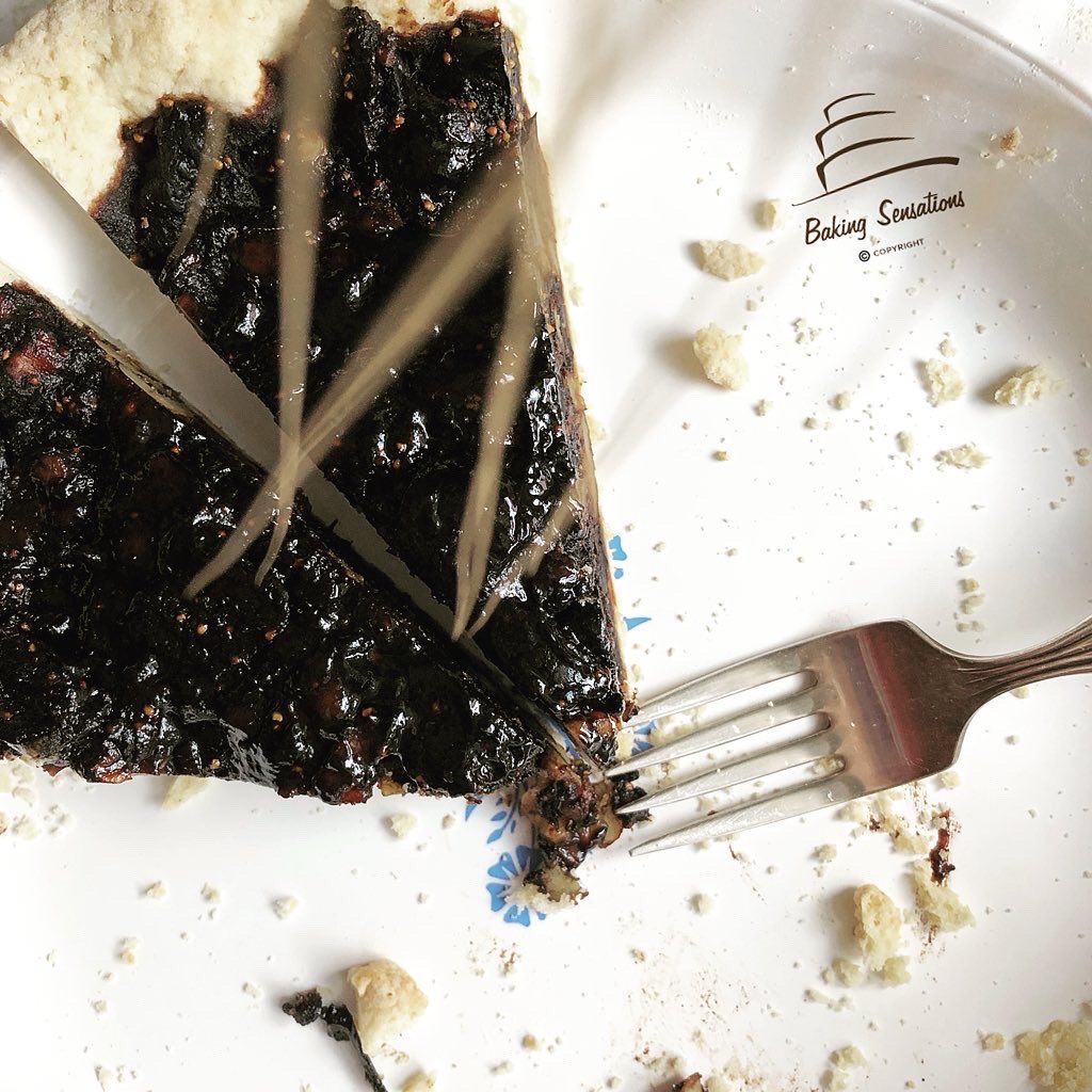 SensationBaking's tweet photo. Pretty in Pictures!

Ain’t she though? Presenting a dried fig, walnut, &amp; chocolate tart! After so many sweet desserts over the holidays, this delectable treat balances natural flavors without any refined sugar.
#dessert #bakingsensations #bakerslife #baker #homebaker #foodstyling https://t.co/hMe3GLCXMg