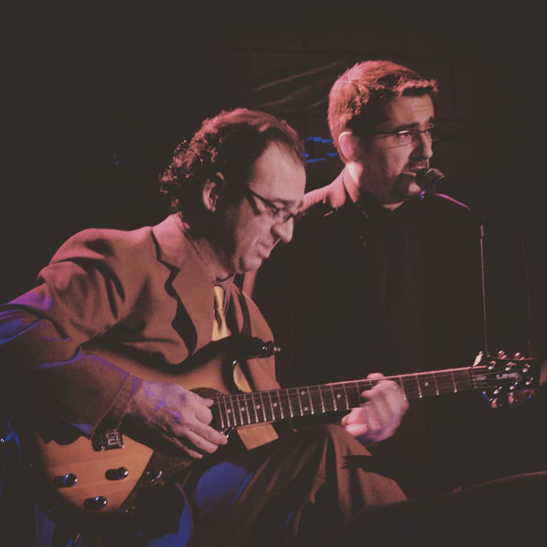 Hasta siempre Joan Eloy. Escudero a la guitarra en tantos años de Televisión. Gracias por las risas y la música. Descansa en paz.