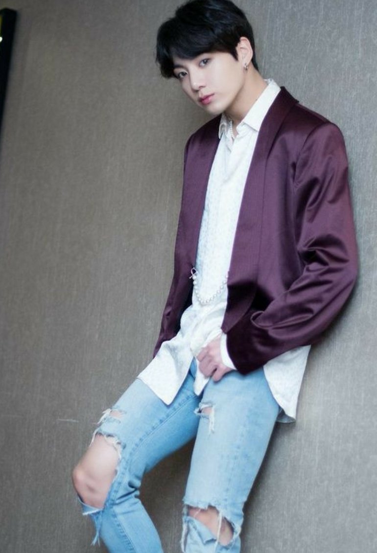 Jeon Jungkook having the Sexiest thighs —a thread bc you can't relate with him