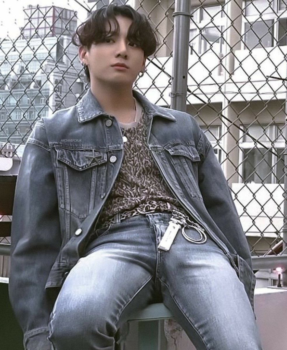 Jeon Jungkook having the Sexiest thighs —a thread bc you can't relate with him