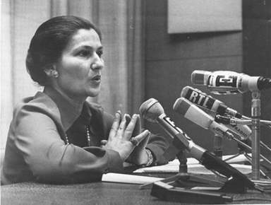 FemmesEco's tweet photo. Il y a 46 ans jour pour jour, la Loi Veil sur l’IVG était promulguée. Il s'agit de la loi qui a levé l'interdiction de l'avortement en France, permettant à toutes les femmes d'avoir le choix, mais aussi de sauver la vie de celles qui se retrouvent dans une situation de détresse. https://t.co/WE78z2gADA