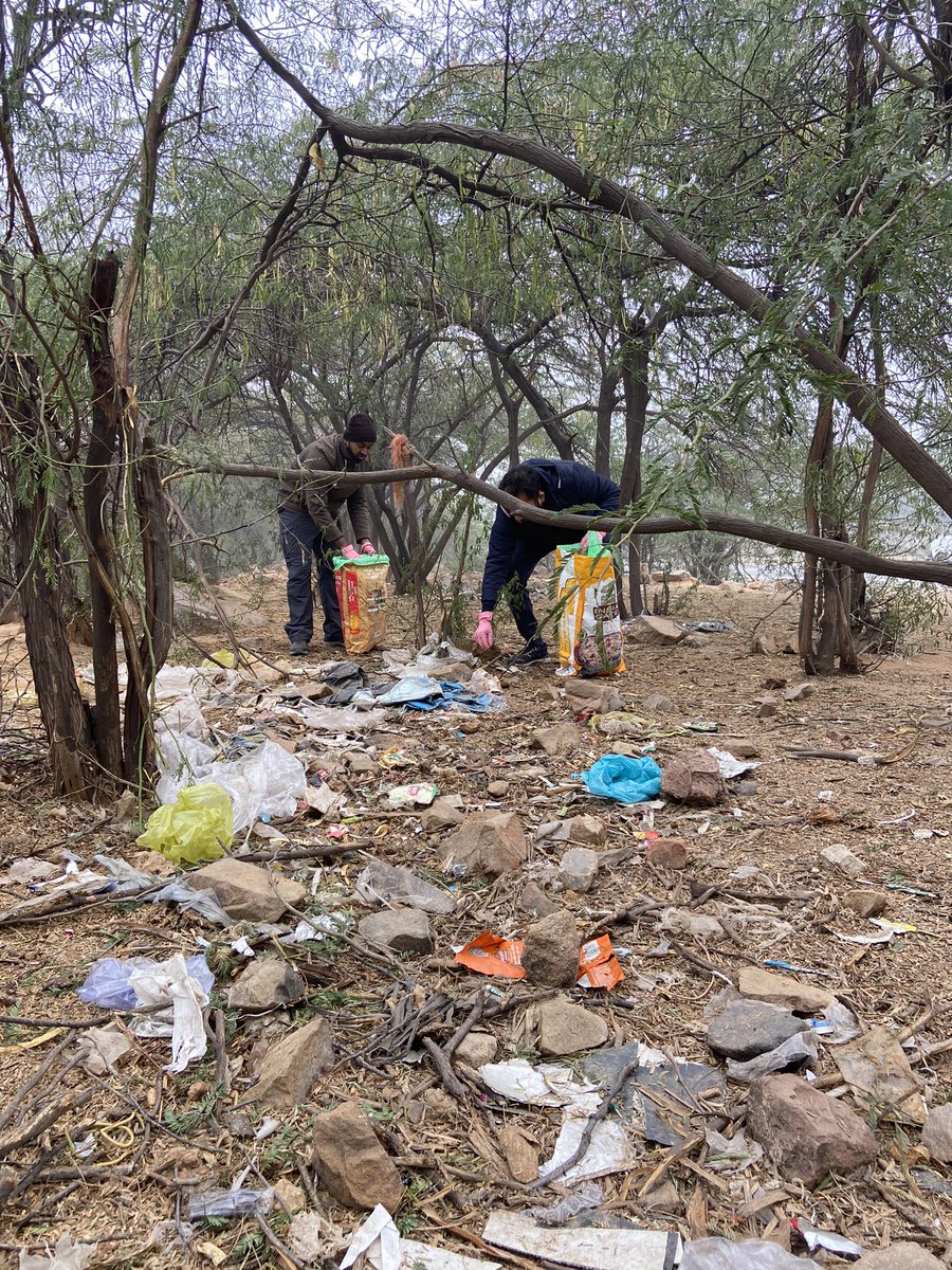 iPradeepSangwan's tweet photo. Healing Aravali 

How soulful we feel while serving our earth 

A feeling of compassion, love and contribution

This is our satyagrah 

Let’s keep fighting for a better &amp; sustainable today &amp; tomorrow ☘️ https://t.co/kcVFIBRHAe