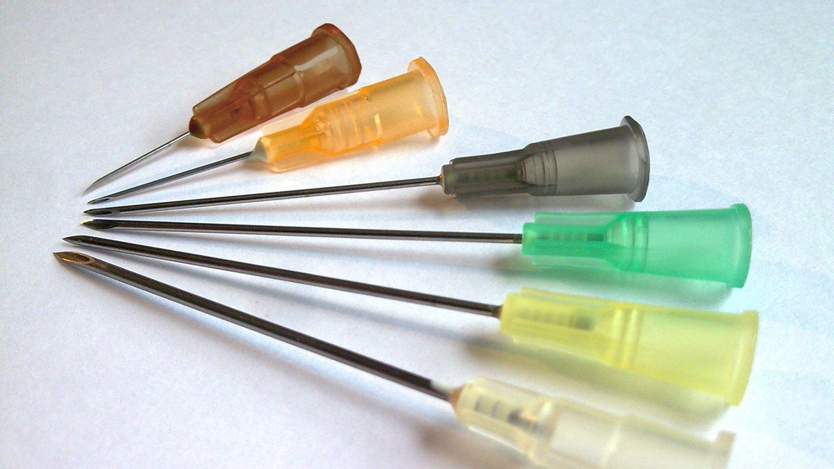 1/ Why are hypodermic needles and IV catheters referenced by gauge numbers?And why does the needle diameter get smaller as the gauge number increases?Let's explore the obscure history of IV sizing in the following  #histmed  #tweetorial.