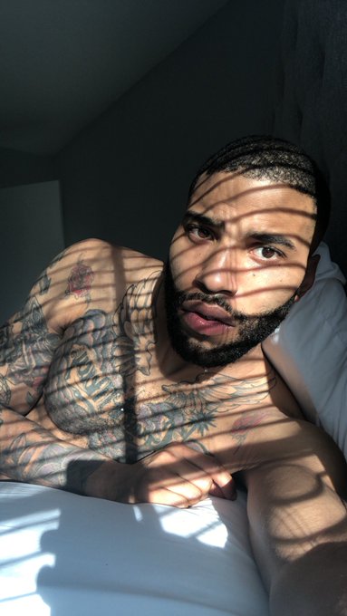 Watch 17th Chariot's leaked NSFW photo on TwXstars