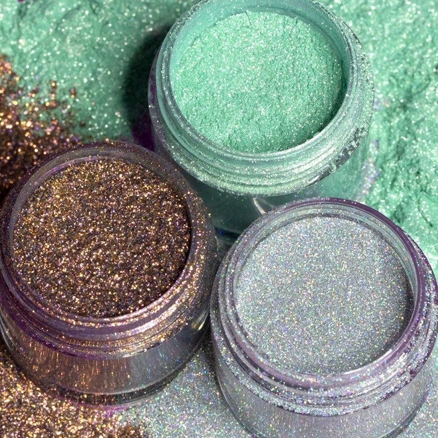 Would you rather: never wear eyeshadow again or never wear lip products again? ⁠🤔
.⁠
If you rather doll up your eyes our Sparklers are still available for $1 in our Throwback Sale! ✨ Featuring Solstice, Satellite, &amp; Milky Way⁠ ⁠
.⁠
Shop now: mkgk.co/2XIIlRJ