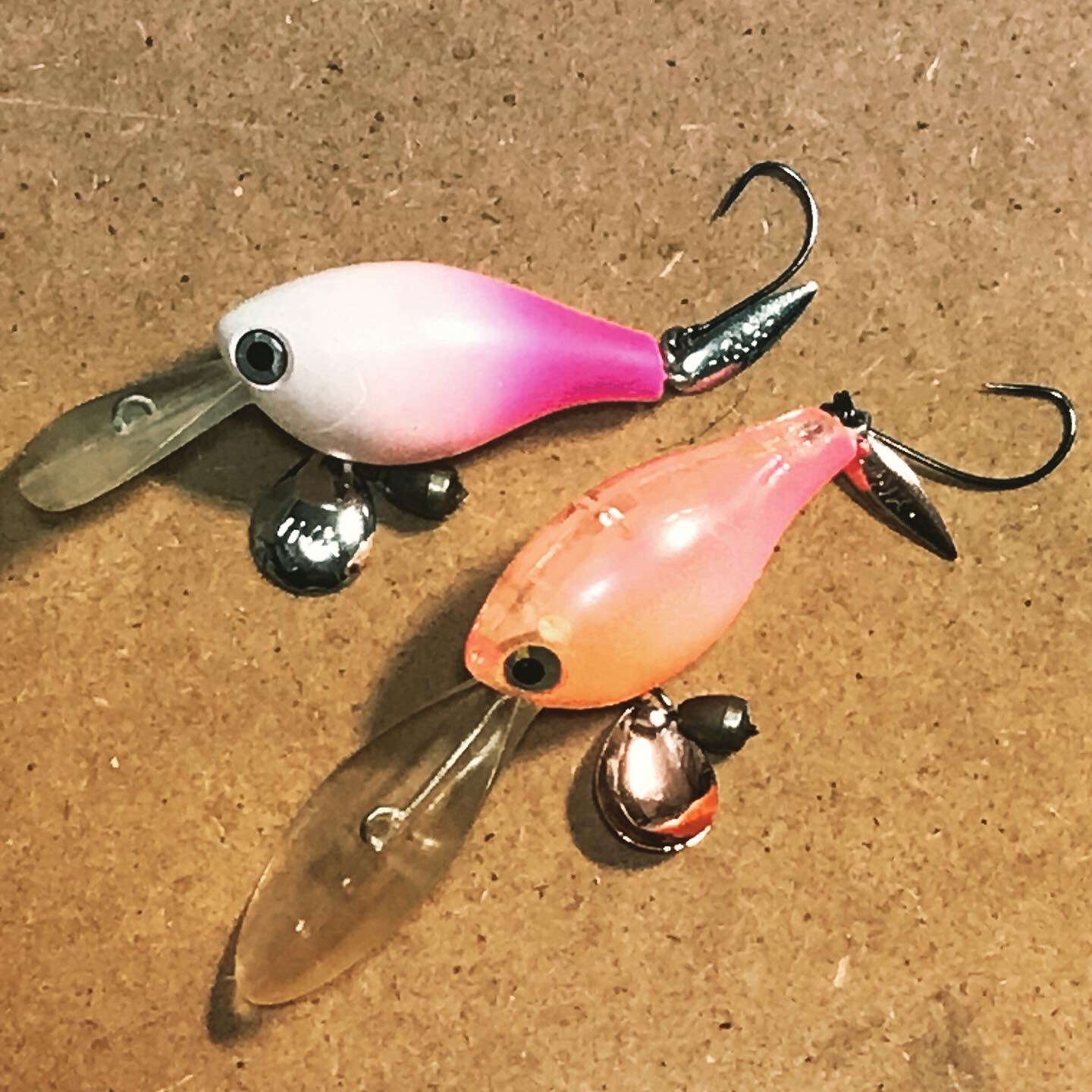 Fukazawa69 ボトム攻略用エリアクランクには フロントにコロラド 0と 極小タングステンシンカーを リアフックには 00のウィローブレードをセット フラッシングだけでなくサウンドでもアピール ハゼクラでも効くセッティングです インクスレーベル
