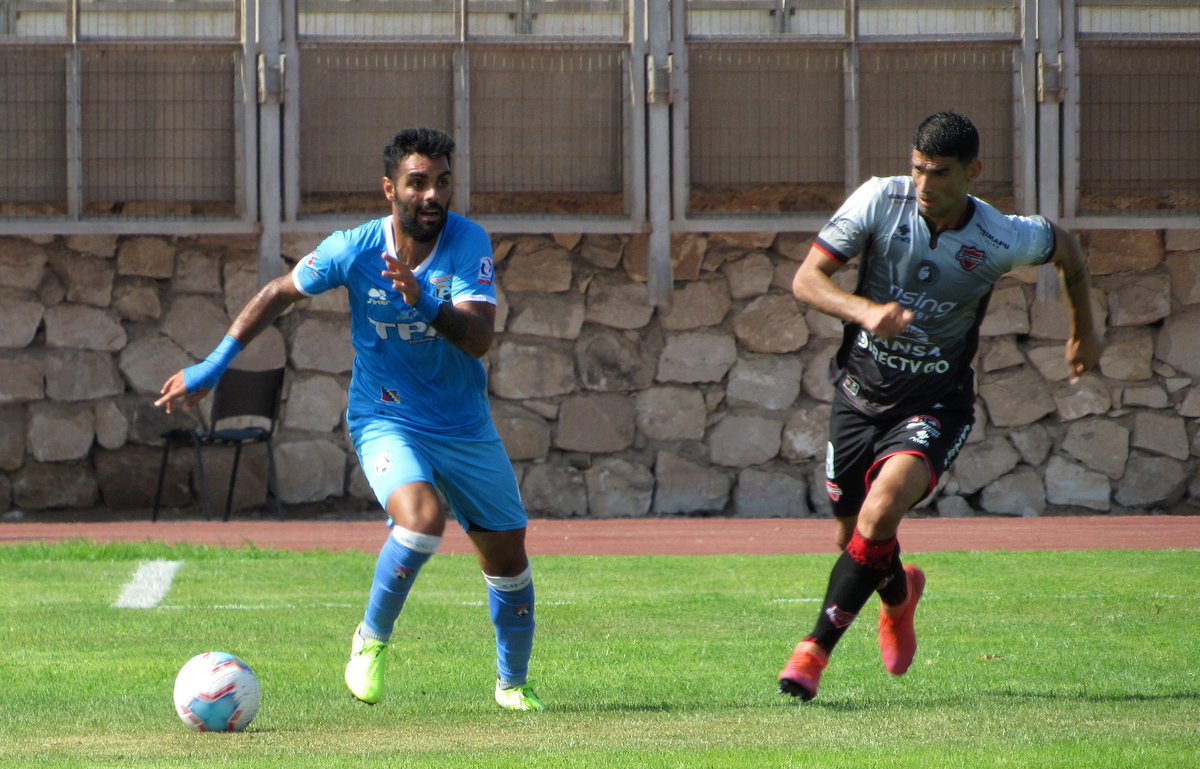 SM_AricaOficial's tweet photo. 📸 Imágenes del primer tiempo de San Marcos de Arica 🆚 Ñublense de Chillán.
#VamosLosBravos
#OrgulloMulticultural https://t.co/g4Qebnjqvd