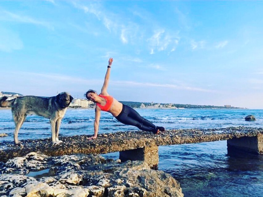 urbanathletica's tweet photo. Happy New Year #FitFam New Year. New Goals. ‘Those who teach the most about humanity, aren’t always human. ~ Donald L. Hicks’ Our first #sideplanksunday athlete of 2021 is @apcinus from https://t.co/yIjpgVmNvE… https://t.co/folqpZ4msQ