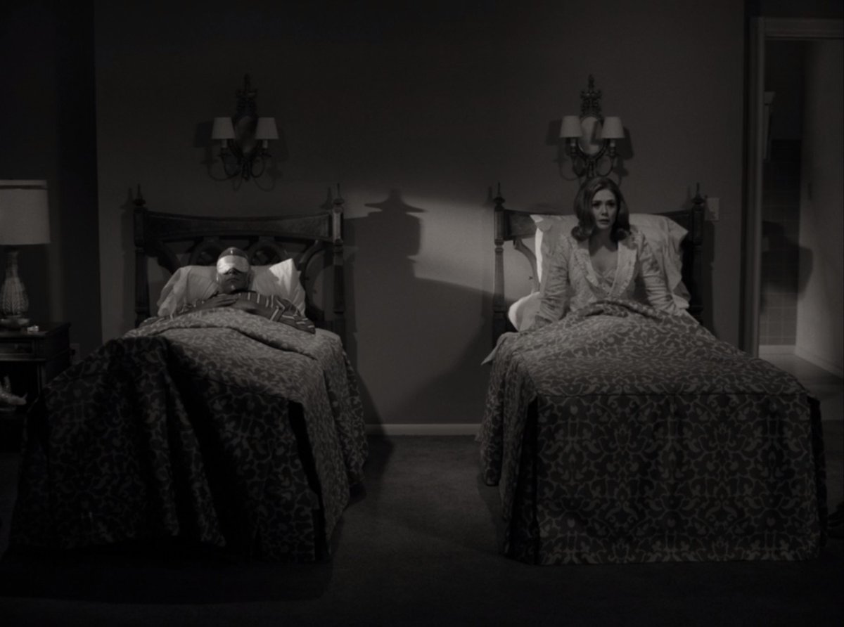 D'un point de vue de la censure, un super clin d'œil ! J'ai bossé sur The Seduction of the Innocent, qui a permis la censure des comics. Avant cela, le Code Hays de 1930 régulait le ciné, et interdisait aux couples de partager le même lit…