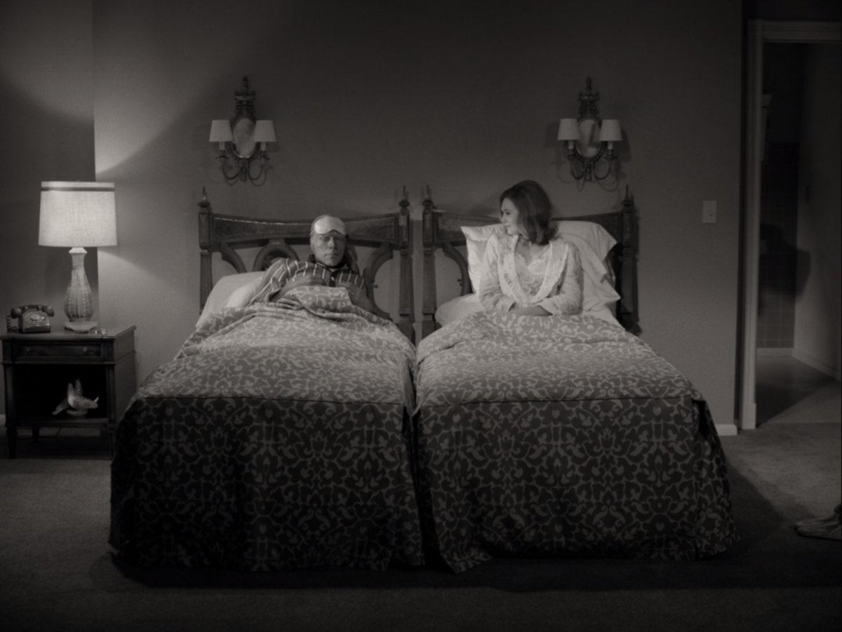 D'un point de vue de la censure, un super clin d'œil ! J'ai bossé sur The Seduction of the Innocent, qui a permis la censure des comics. Avant cela, le Code Hays de 1930 régulait le ciné, et interdisait aux couples de partager le même lit…