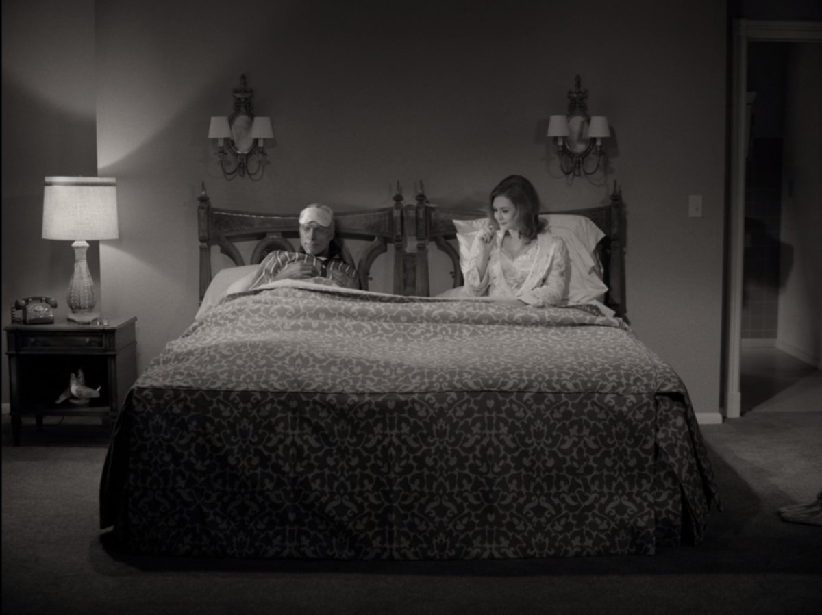 D'un point de vue de la censure, un super clin d'œil ! J'ai bossé sur The Seduction of the Innocent, qui a permis la censure des comics. Avant cela, le Code Hays de 1930 régulait le ciné, et interdisait aux couples de partager le même lit…