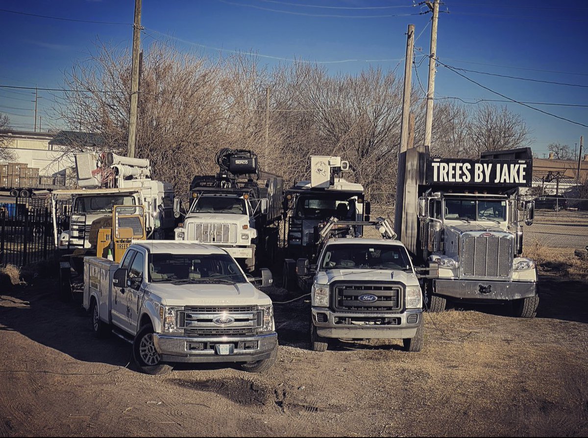 All tucked in and ready for some rest before a busy week ahead!  🚛🚚🚛🚚🚛🚚🚛💪🏻🌲🌳☎️💻📱🏡