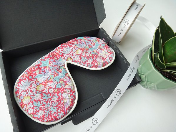 MadeInB_'s tweet photo. Spending more time on our computer, mobile or watching TV during #lockdown? It's time to give those eyes a break and a bit of a #pamper. Rest easy with one of our best selling sleeping #eyemasks. https://t.co/EtISLlqPpE
#sleepmasks
#madeinuk
#supportingsmallbusinesses
#eyemask https://t.co/lDwxAdqcMt